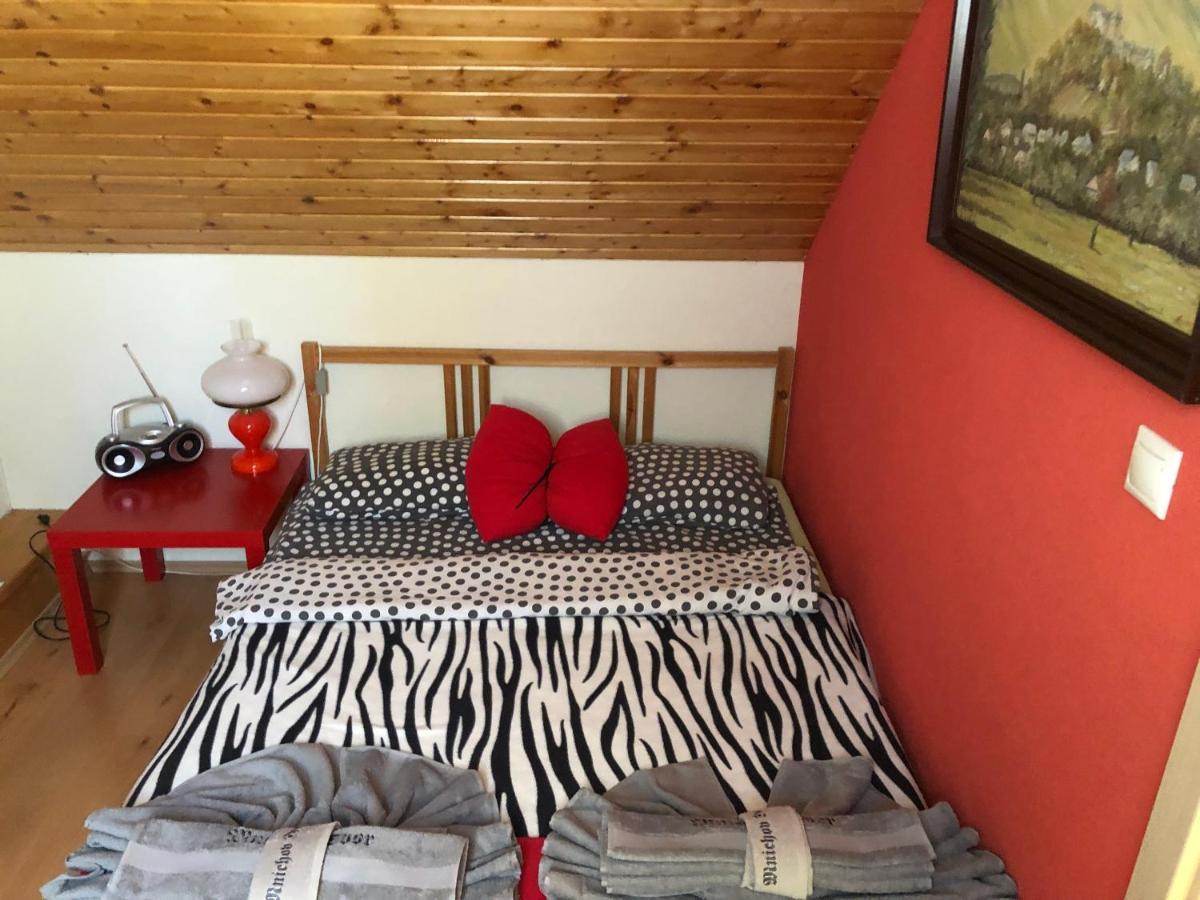 Hotel Mnichov Dvor Slovenska Lupca Esterno foto